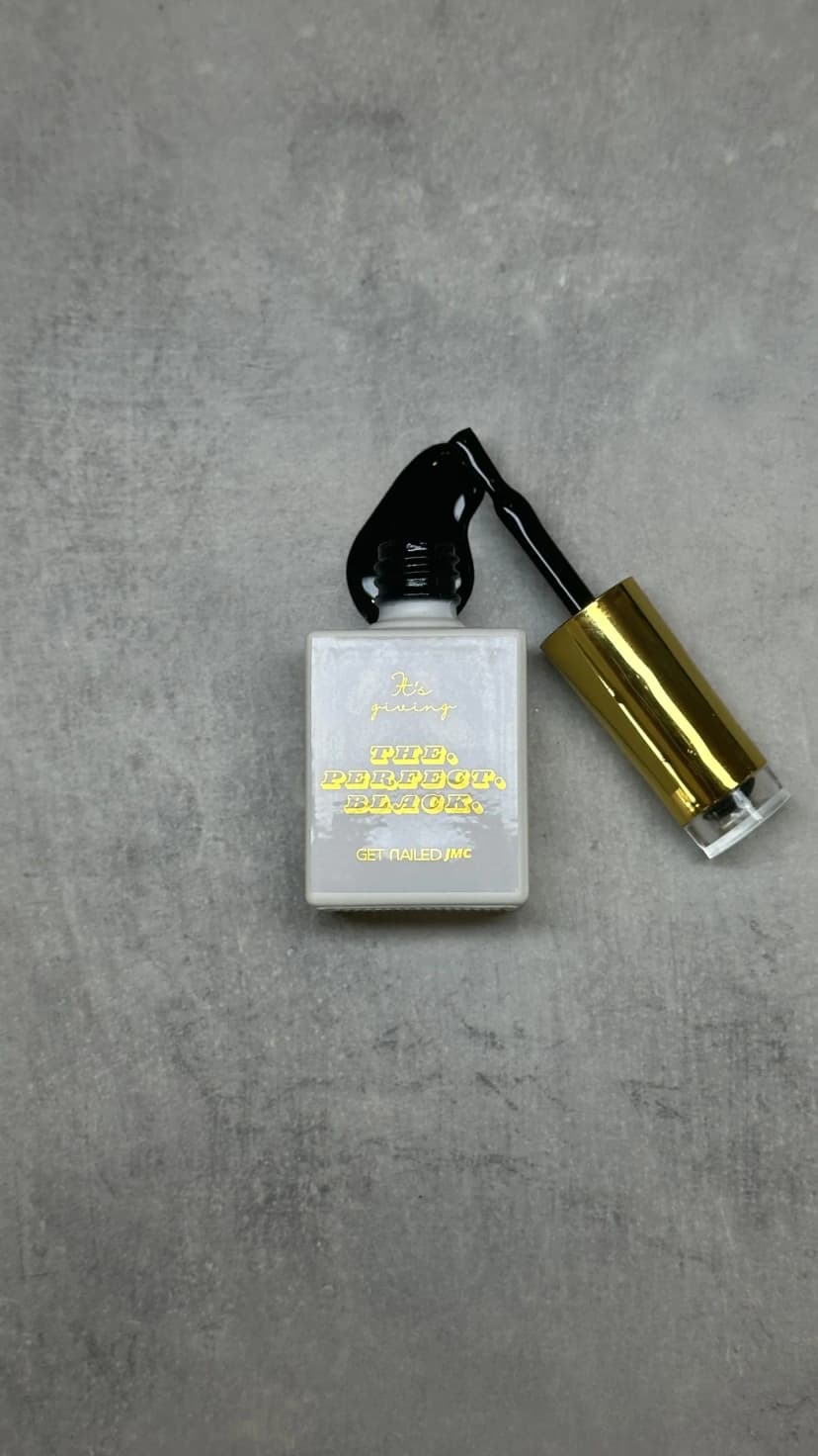 Gel polish - The perfect Black