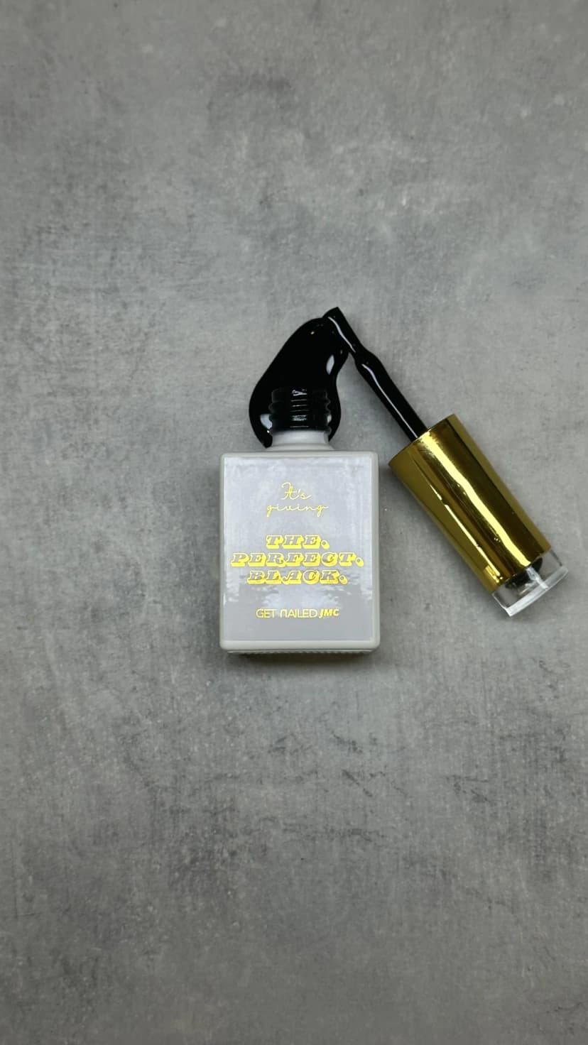 Gel polish - The perfect Black