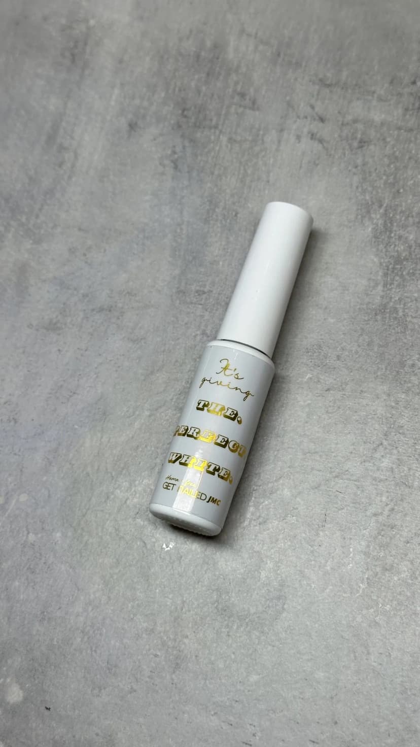 Nail art liner - The perfect White